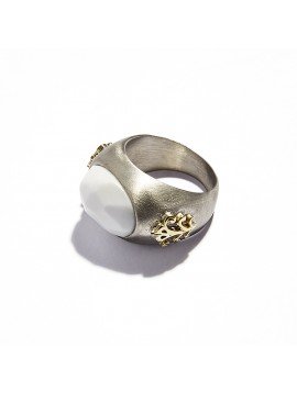 White Agata Cabochon Chevalier Ring